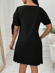 Lunelith SHEIN Lunessa Đầm ngắn tay cổ tròn màu trơn đính cườm xoắn phía trước dành cho nữ - màu đen - Xem 2