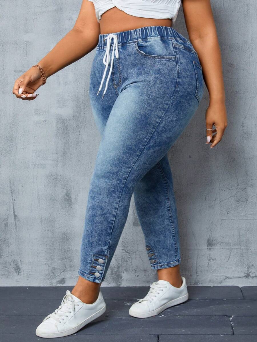 SHEIN CURVE+ 大码女式纯色简约休闲绑带牛仔裤 - 中等水洗藍 - 查看 1