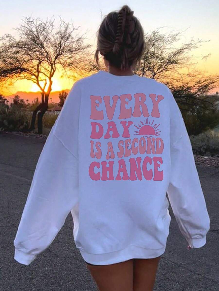 女士秋冬“EVERYDAY IS A SECOND CHANCE”标语图案长袖圆领运动衫，休闲宽松百搭假日风格上衣，时尚秋季女装，适合日常穿着