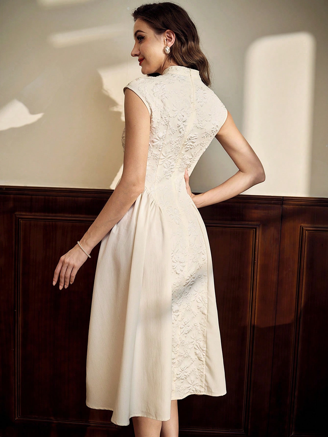 Vintamour فستان منتصف الطول بطوق تشاو للسيدات الأن...