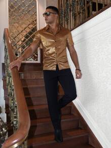 Manfinity BRENVOR 男士纽扣前开襟短袖亮片派对时尚衬衫，男友礼物，情侣装 - 金色 - 查看 5