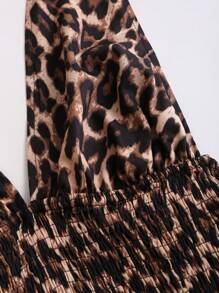 Sweetra Vestido de verano de mujer con cuello de halter y estampado de leopardo sexy, vestido mini con espalda descubierta, fruncido, de capas escalonadas sin mangas, ajuste regular, con estampado multicolor en toda la prenda, patrón texturizado de estampado de leopardo, tipo línea A, para primavera/otoño, atuendos de fiesta/discoteca