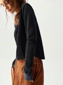 Bohemela Women's Vacation V-Neck Long Sleeve T-Shirt For Autumn - Black - View 4