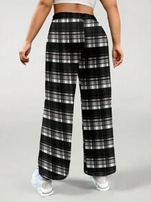 SHEIN EZwear Pantalones sueltos y cálidos de talla grande con estampado a cuadros negro y blanco de estilo casual, aptos para otoño/invierno