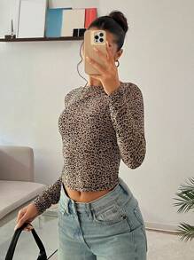 SHEIN EZwear Camiseta ajustada de manga larga y escote trasero con estampado de leopardo, top de moda de otoño para mujer