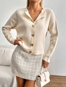 SHEIN PETITE Áo len crop cổ tròn đính nút trái tim dễ thương - Màu be - Xem 4