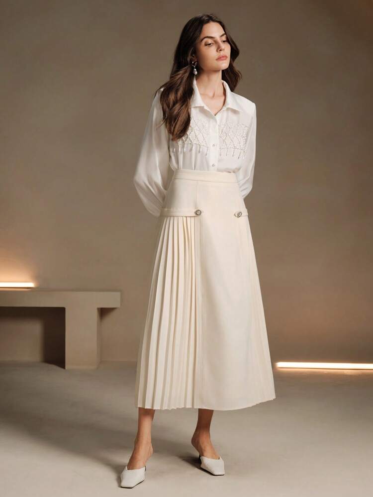 Women Mid-Rise A-Line Mid-Length Pleated Skirt With Decorative Buttons