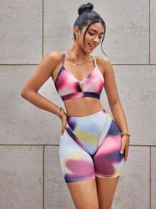 Easithlete 女士运动套装，细肩带露背交叉短款上衣和全身印花紧身短裤健身女士套装 - 彩色 - 查看 5