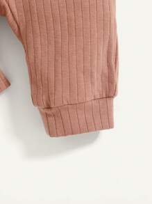 Cozy Pixies 2 件套新生儿男童装饰针织帽和长袖连体衣 - 卡其色 - 查看 8