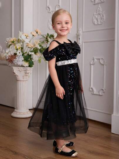 SHEIN Glamorique Kids 年轻女孩圣诞节/万圣节派对礼服，黑色天鹅绒亮片连衣裙，露肩蝴蝶结，缎子和薄纱，舞台表演，婚礼派对，节日场合礼服