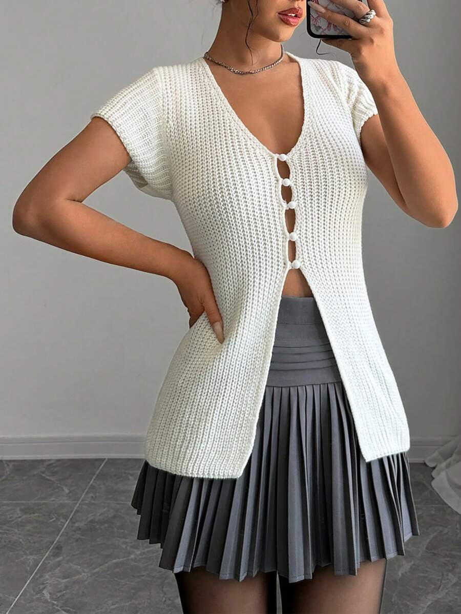 Chiquease 纯色 V 领短袖休闲纽扣针织上衣 - 杏色 - 查看 1