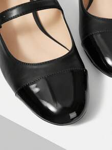 MOTF PREMIUM 女士圆头拼接舒适玛丽珍平底鞋，万圣节 - 黑色 - 查看 5