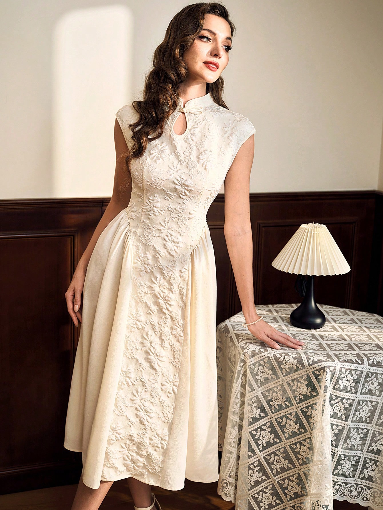 Vintamour فستان منتصف الطول بطوق تشاو للسيدات الأن...