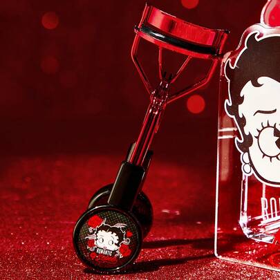 Betty Boop x SHEIN Dụng cụ uốn mi hình nhân vật hoạt hình và chữ cái, bán lẻ, quà tặng, quà cho người yêu, ý tưởng quà tặng, tiệc tùng, ngày lễ, Ngày Valentine.