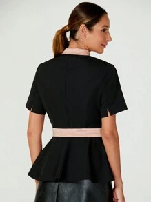 TaskEZ Top de uniforme de recepción con corbata de moño de color contrastante y mangas cortas