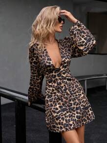 SHEIN Privé 时尚复古动物豹纹 V 领灯笼袖修腰短款连衣裙 - 彩色 - 查看 1