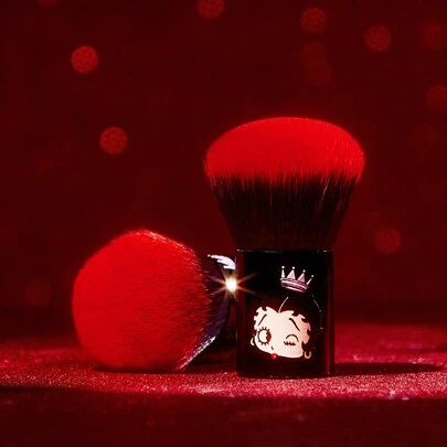 Betty Boop x SHEIN 1支卡通人物渐变化妆刷，适合作为礼物、送给爱人、节日礼物、派对礼物、节日礼物、情人节礼物