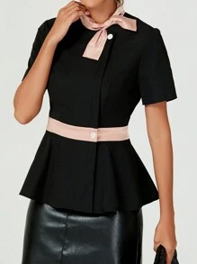 TaskEZ Top de uniforme de recepción con corbata de moño de color contrastante y mangas cortas