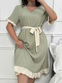 Camisón con cinturón de crepé de burbujas con parches de color contrastante y volantes de talla grande