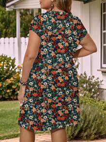 EMERY ROSE 休闲简约全身花卉印花加大码宽松圆领短袖迷你连衣裙，适合夏季