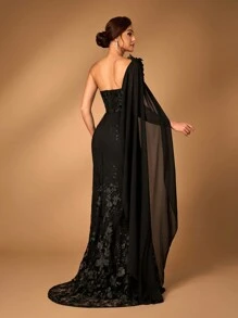 SHEIN Belle 女士优雅奢华黑色雪纺面料拼接亮片网眼刺绣单肩手工 3D 花卉不对称灯笼袖鱼尾礼服适合母亲婚礼嘉宾、音乐节、母亲节 - 黑色 - 查看 4