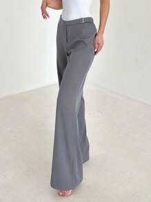 SHEIN Privé Pantalones grises cómodos y elegantes de uso diario y para citas con decoración de hebilla metálica para mujeres de talla grande - Gris - Ver 1