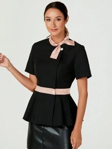 TaskEZ Top de uniforme de recepción con corbata de moño de color contrastante y mangas cortas