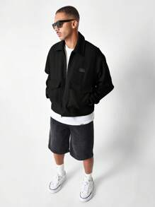SUMWON Veste d'hiver de style streetwear bomber utilitaire texturée, oversize avec fermeture éclair avant, grandes poches avant. Style décontracté, moderne et urbain
