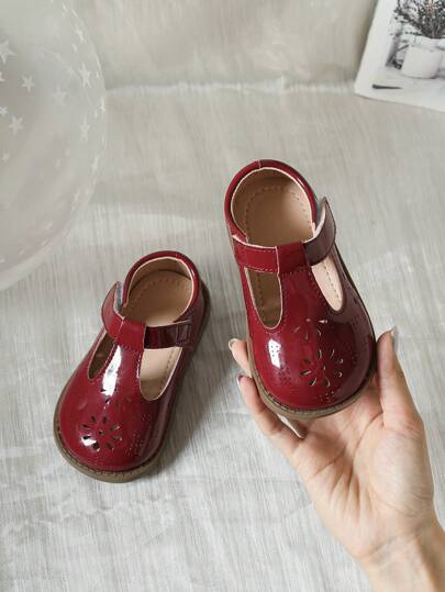 1 Pair Girls' Hollow Out Round Toe Flat Shoes For Spring And Autumn