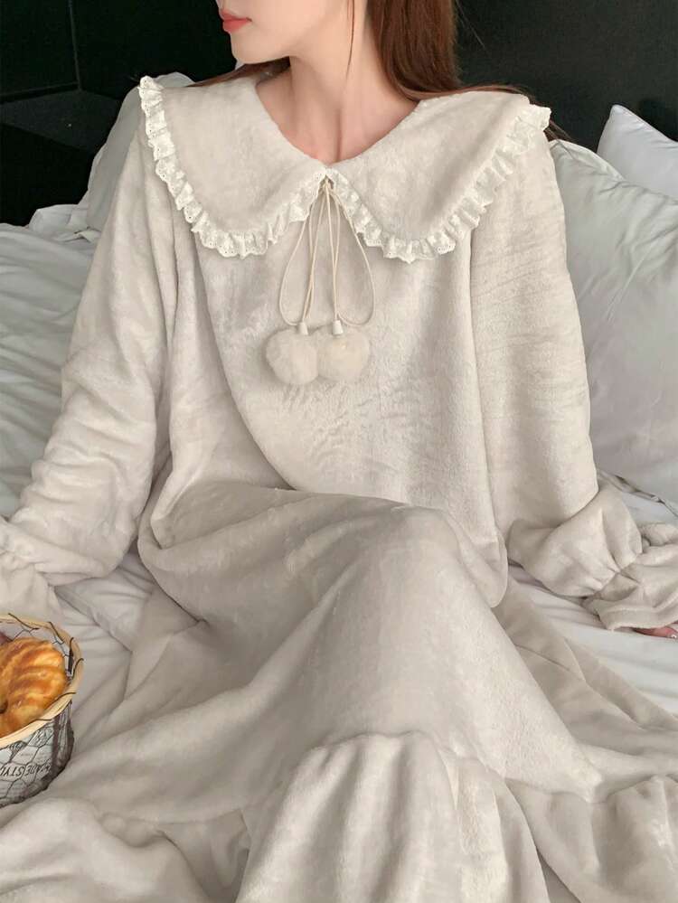 Camisola Fofa de Flanela Acolchoada com Renda no Decote, Forro Térmico para Outono e Inverno, Vestido de Dormir Aconchegante