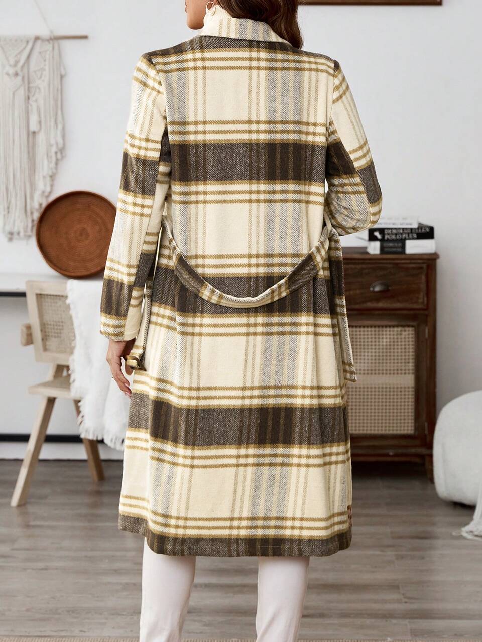 Women's Lapel Collar Long Sleeve Pockets Plaid Design Elegant Woolen Coat