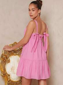 L'Amorae 可爱的粉色迷你连衣裙，宽肩带和褶饰紧身胸衣