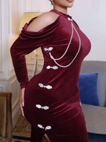 SHEIN Clasi Vestido de gala de talla grande con cuello tipo qipao, hombros descubiertos, manga larga y silueta ajustada con cola de pez - Burdeos - Ver 3