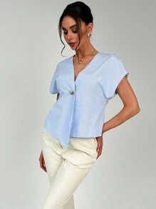 Firerie Camisa casual con cuello en V, estampado de rayas azul y blanco, bajo asimétrico, decoración de metal en la cintura para mujeres