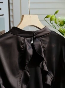 SHEIN Privé Plus Size Thanh Lịch Đi Làm Đường Phố Cao Cấp Gợi Cảm Hở Lưng Diềm Viền Tự Thắt Eo Áo Sơ Mi Thường Ngày Cho Nữ, Tay Dài, Thiết Kế Xếp Ly, Vải Satin, Ngắn, Buổi Hòa Nhạc Mùa tựu trường - màu đen - Xem 8