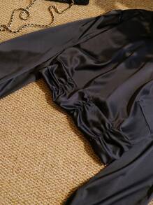 SHEIN Privé Plus Size Thanh Lịch Đi Làm Đường Phố Cao Cấp Gợi Cảm Hở Lưng Diềm Viền Tự Thắt Eo Áo Sơ Mi Thường Ngày Cho Nữ, Tay Dài, Thiết Kế Xếp Ly, Vải Satin, Ngắn, Buổi Hòa Nhạc Mùa tựu trường - màu đen - Xem 9