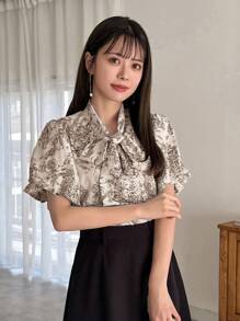 FRIFUL 女士花卉印花 V 领短袖前系带优雅衬衫，夏季 - 棕色 - 查看 1