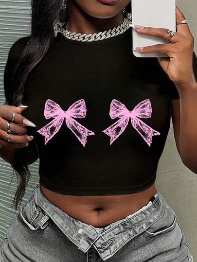 Slaydiva 休闲粉色蕾丝蝴蝶结图案圆领短袖短款修身大码女式 T 恤，夏季套头衫