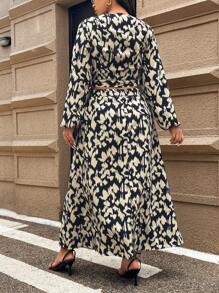 SHEIN Frenchy 大码 2 件豹纹套装：女式上衣和长开叉裙 - 黑色 - 查看 2