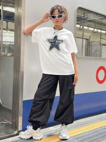 SHEIN Girlism 少女超大黑白星星印花 T 恤和工装口袋裤套装 - 黑與白 - 查看 14