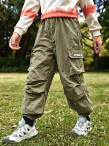 SHEIN Jungen Cargo Hosen im Lässig leook mit Strukturfalten, Hose mit Buchstaben Muster, leicht für den Herbst - Armeegrün - Übersicht 2