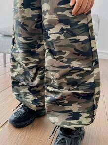 SHEIN Top sin mangas y Joggers de camuflaje de punto sólido para vestir en la calle, para una joven - Verde militar - Ver 3