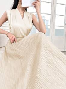 Modelyn 女装夏季纯色褶皱V领无袖衬衫和长裙优雅精致两件套，优雅晚会礼服 - 米色 - 查看 2