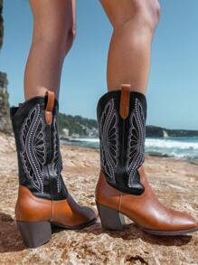 Styleloop البوت الغربي الناعم متوسط الساق ذو كعب سميك وتفاصيل مطرزة ذات لونين للنساء في الخريف