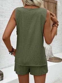 Breezaya 2 件女式 V 领无袖镂空纽扣衬衫和休闲短裤套装 - 軍綠色 - 查看 2