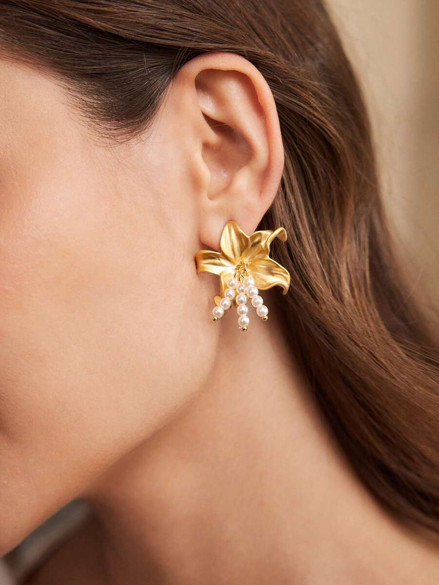 SHEIN Bông tai đính hoa trang trí ngọc trai giả mạ vàng 14k, thích hợp cho mọi dịp - Vàng - Xem 1
