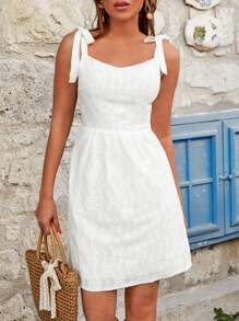 RueChic 網眼刺繡肩上打結吊帶連衣裙 - 白色 - 查看 5