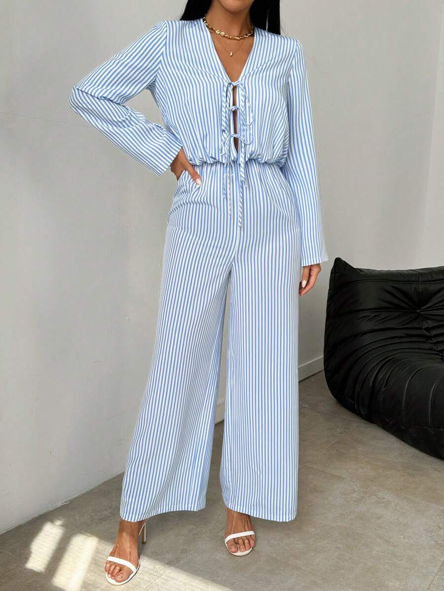 SHEIN LUNE Macacão Azul Listrado Solto e Casual Feminino com Amarração no Peito - Multicolorido - Visão 1