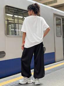 SHEIN Girlism 少女超大黑白星星印花 T 恤和工装口袋裤套装 - 黑與白 - 查看 12