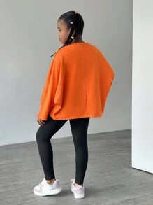 SHEIN 2 件 Tween Girl 2024 新款休闲万圣节南瓜印花蝙蝠袖运动衫和骑行裤套装南瓜斜挎包，适合万圣节派对 - 彩色 - 查看 2